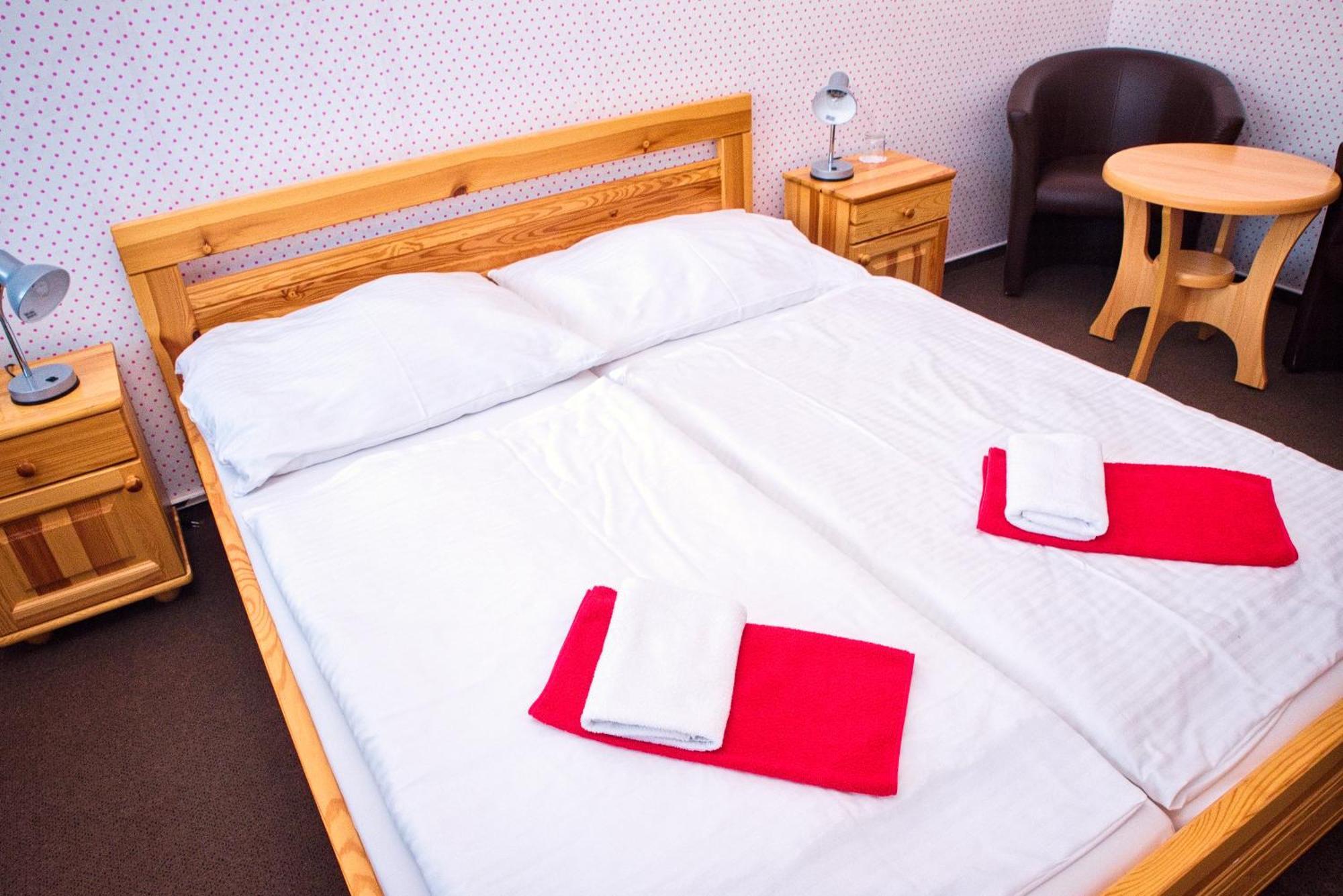 Hotel Zimni Stadion Náchod Kültér fotó
