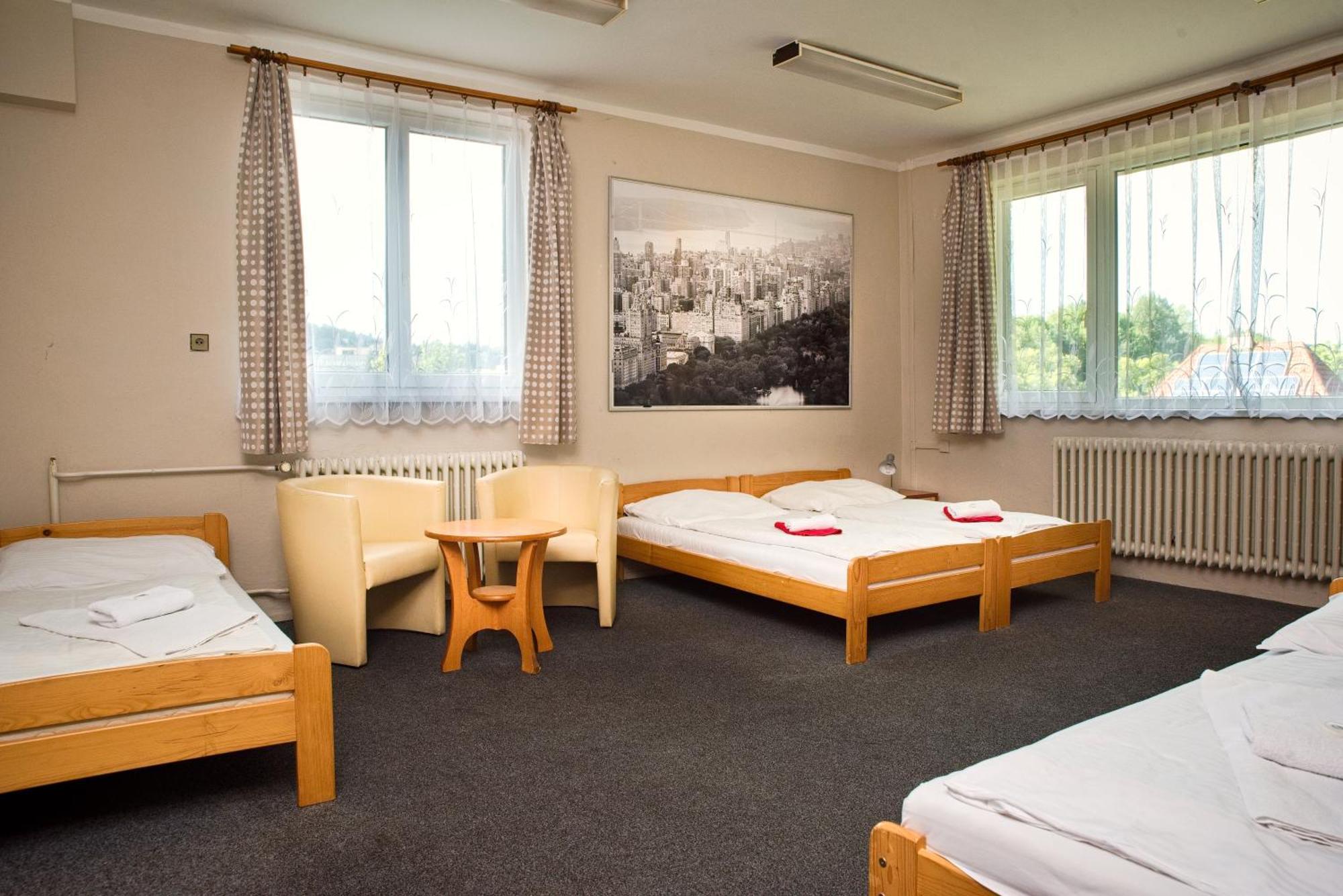 Hotel Zimni Stadion Náchod Kültér fotó