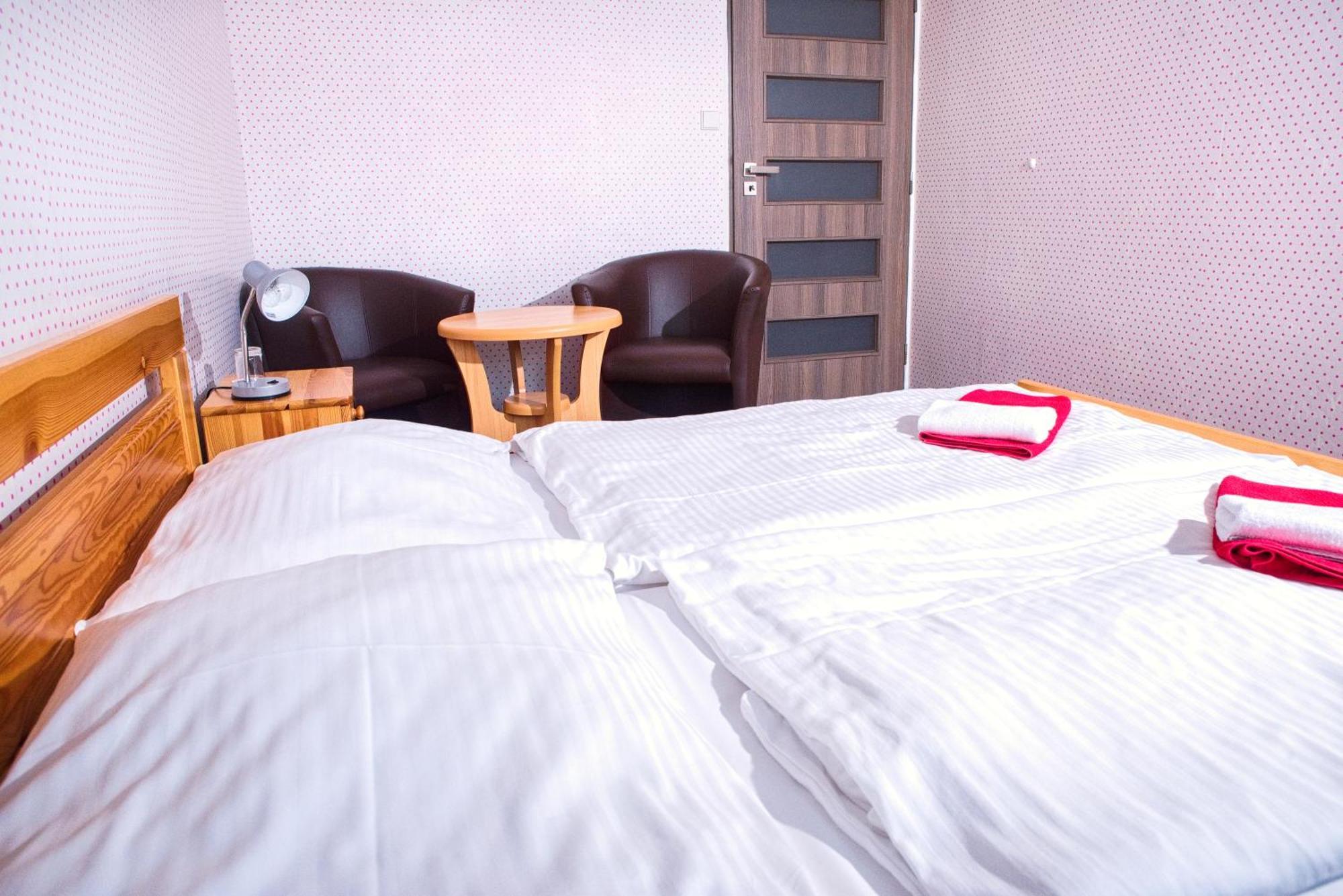 Hotel Zimni Stadion Náchod Kültér fotó