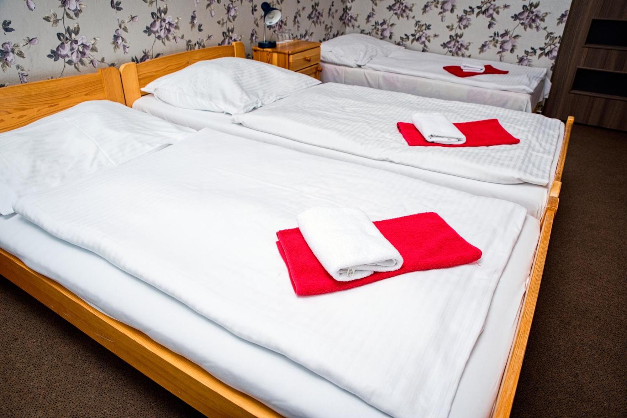 Hotel Zimni Stadion Náchod Kültér fotó