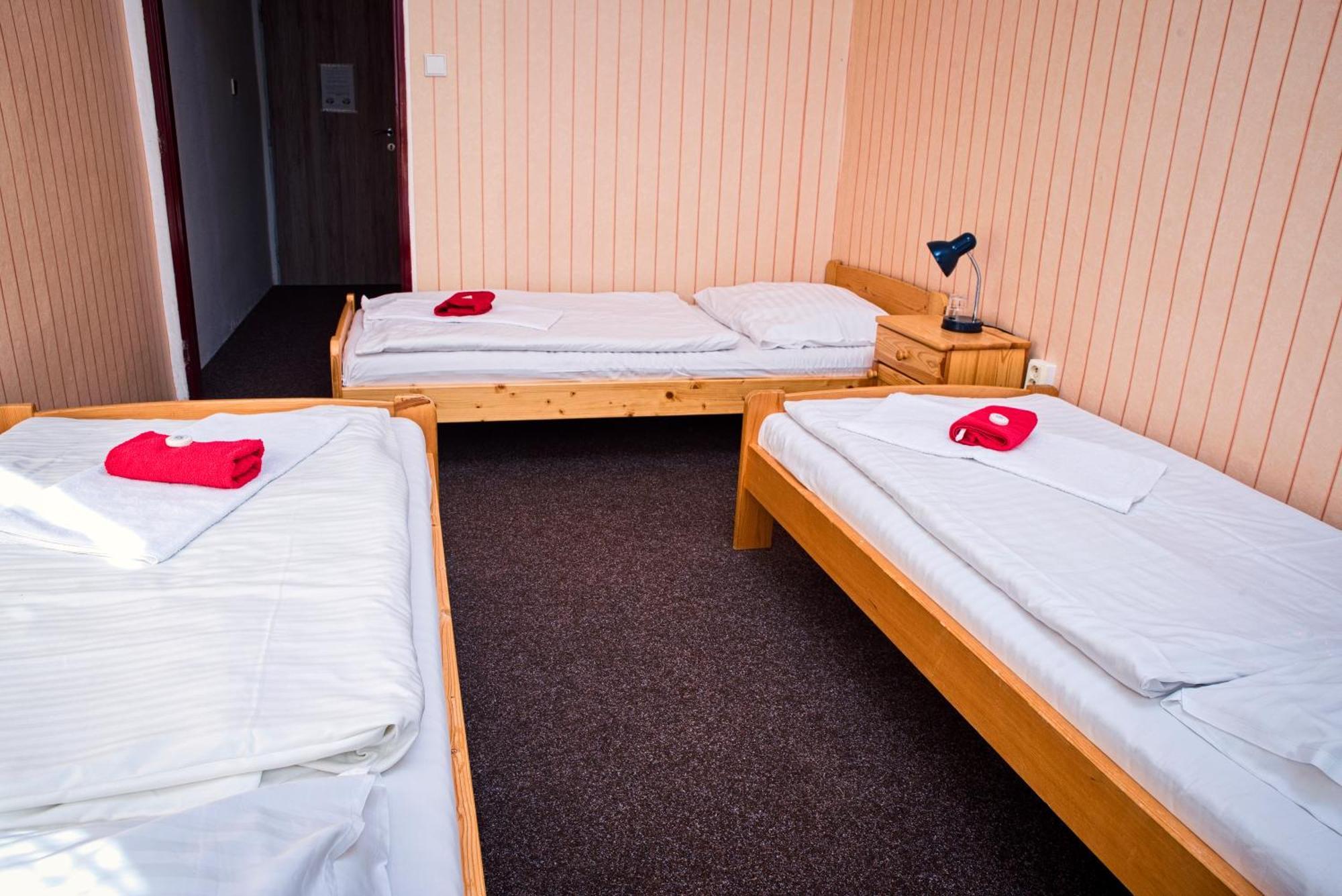 Hotel Zimni Stadion Náchod Kültér fotó