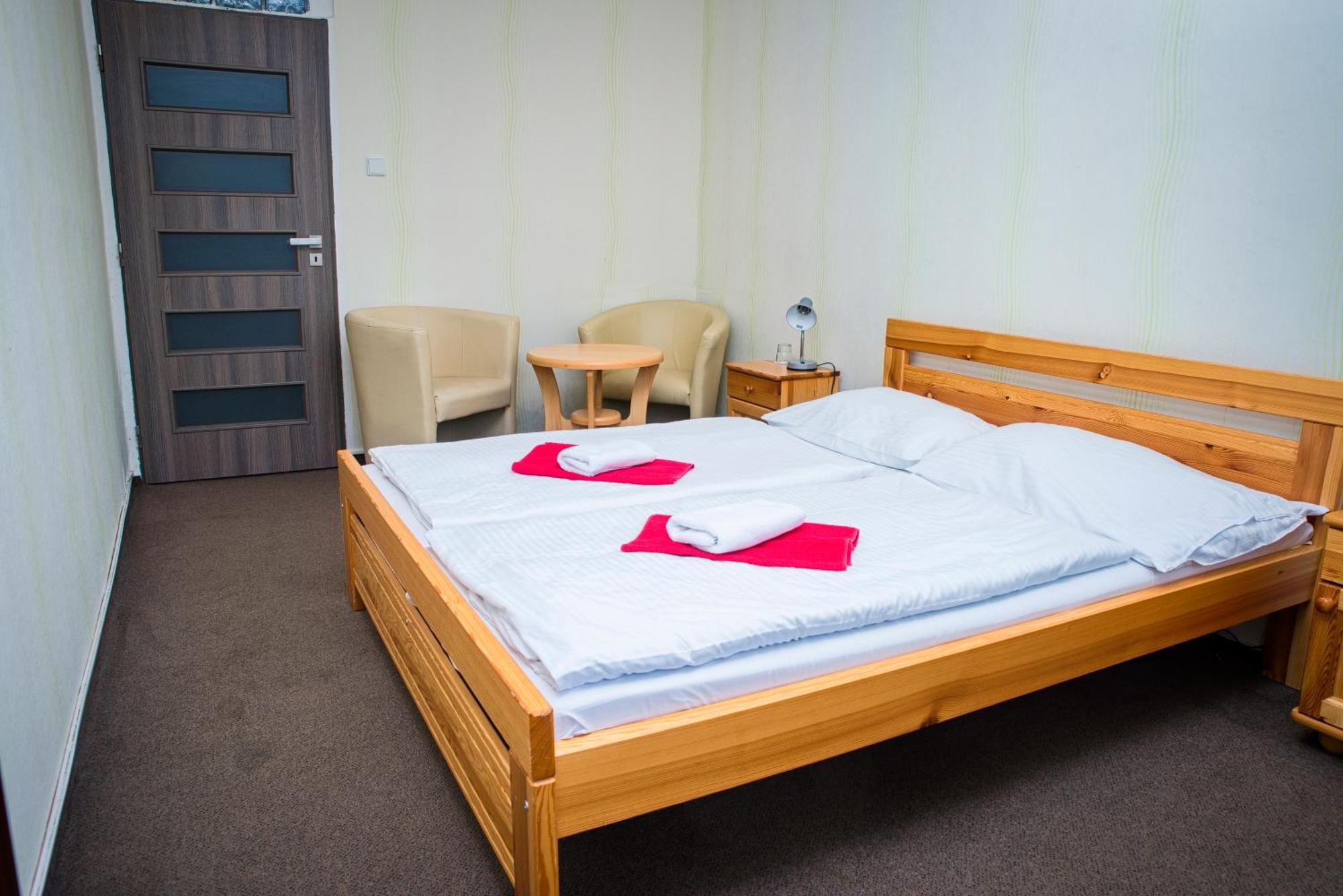 Hotel Zimni Stadion Náchod Kültér fotó