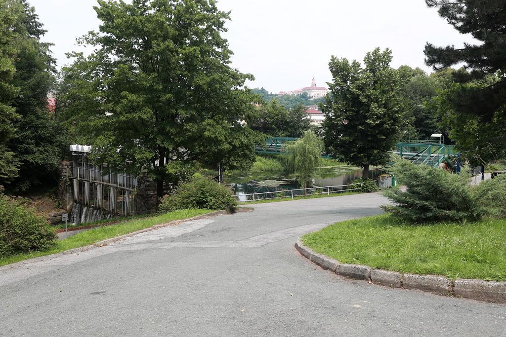 Hotel Zimni Stadion Náchod Kültér fotó