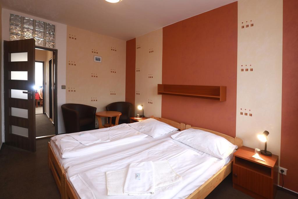 Hotel Zimni Stadion Náchod Kültér fotó