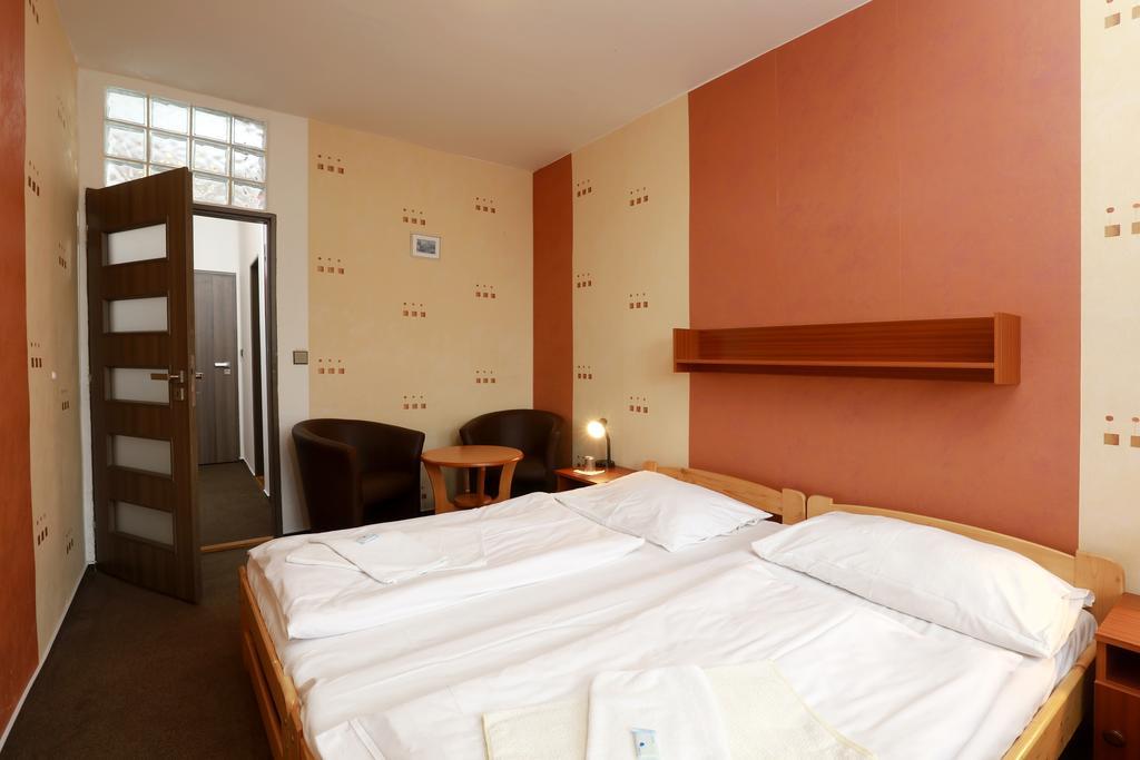 Hotel Zimni Stadion Náchod Kültér fotó